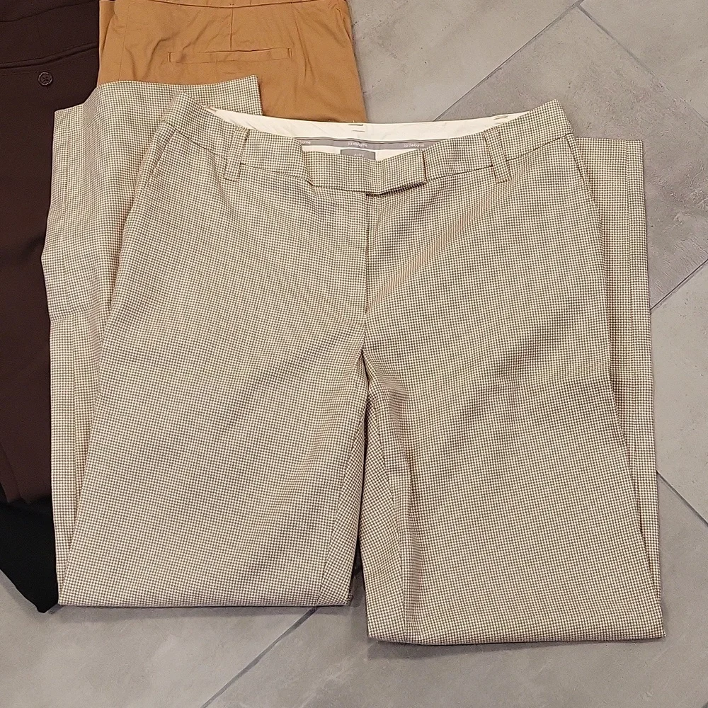 A bundle of Liz Claiborne pants - Picture 2 of 6